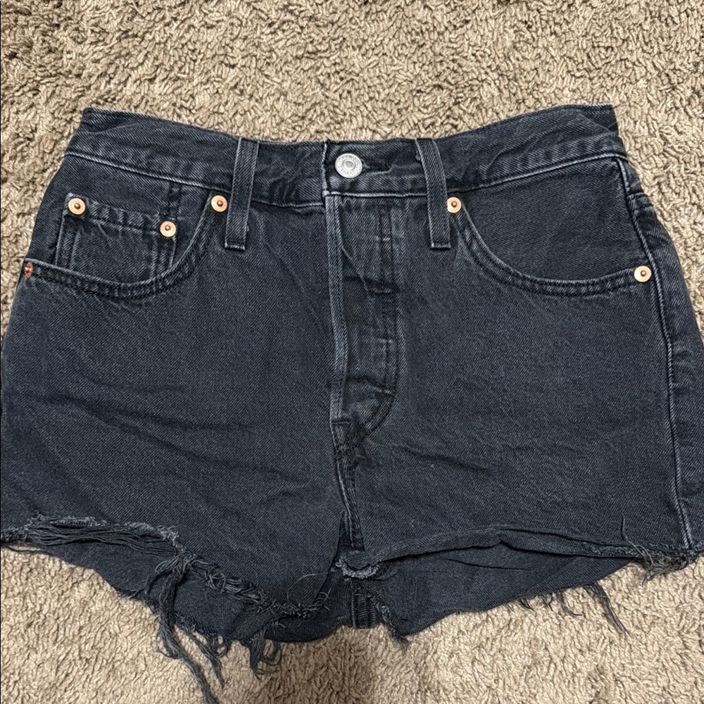 Black Levi’s 501 denim shorts